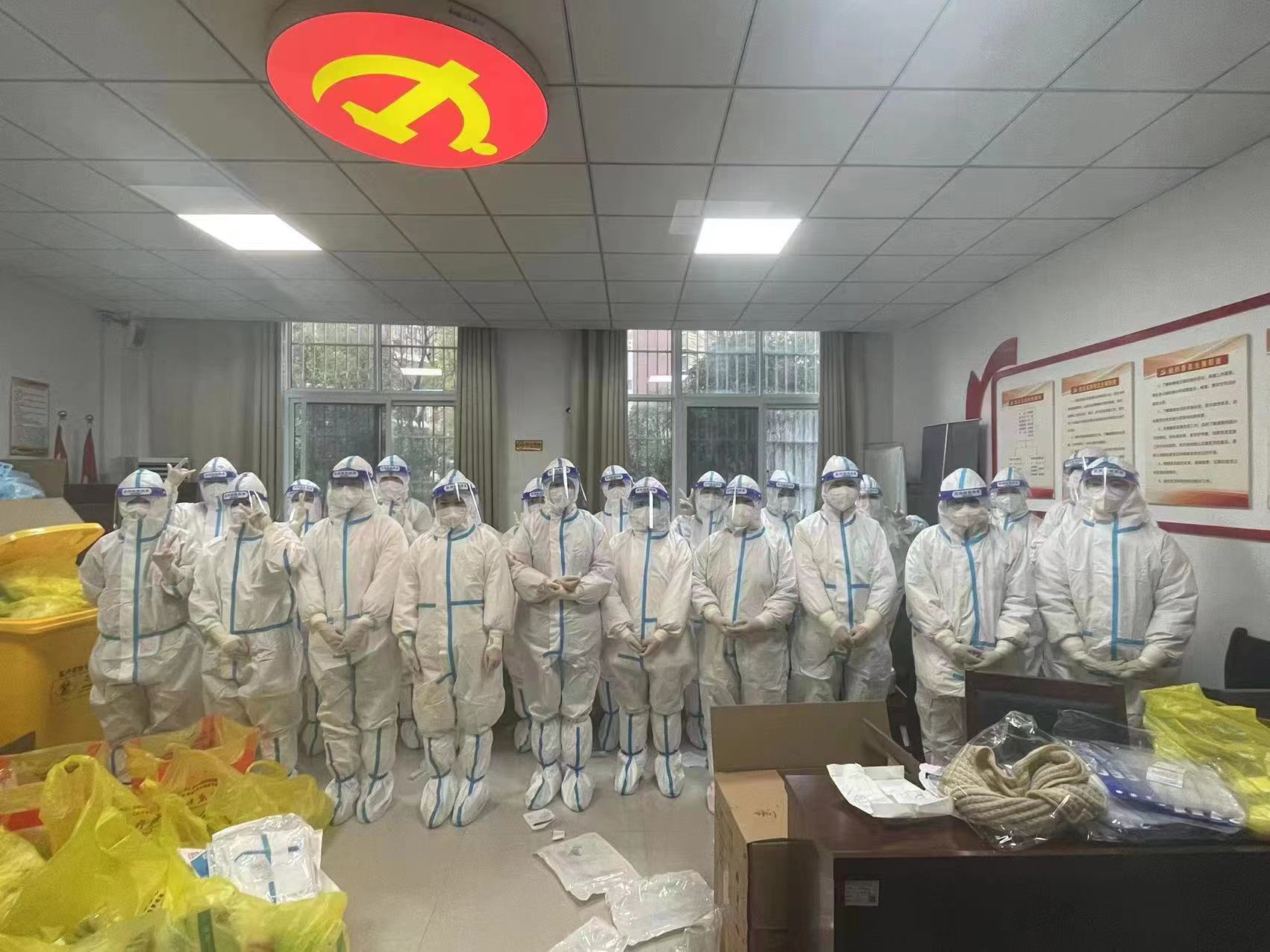 亳州中药科技学校护理志愿者小分队助力核酸检测2.jpg